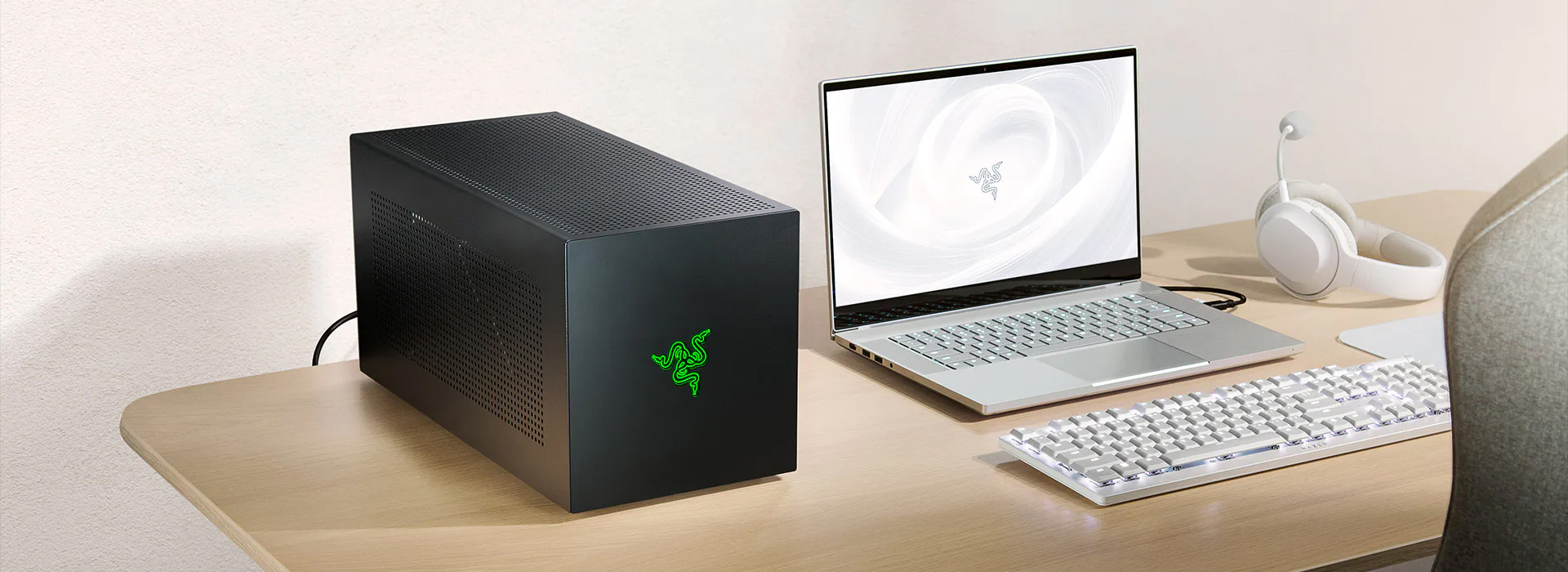 Razer Core X V2 ※終息品｜Razer｜株式会社アユート PCパーツ・VR